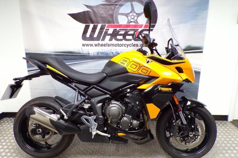 2025 TRIUMPH TIGER SPORT 800 WITH ONLY 942 MILES FROM NEW