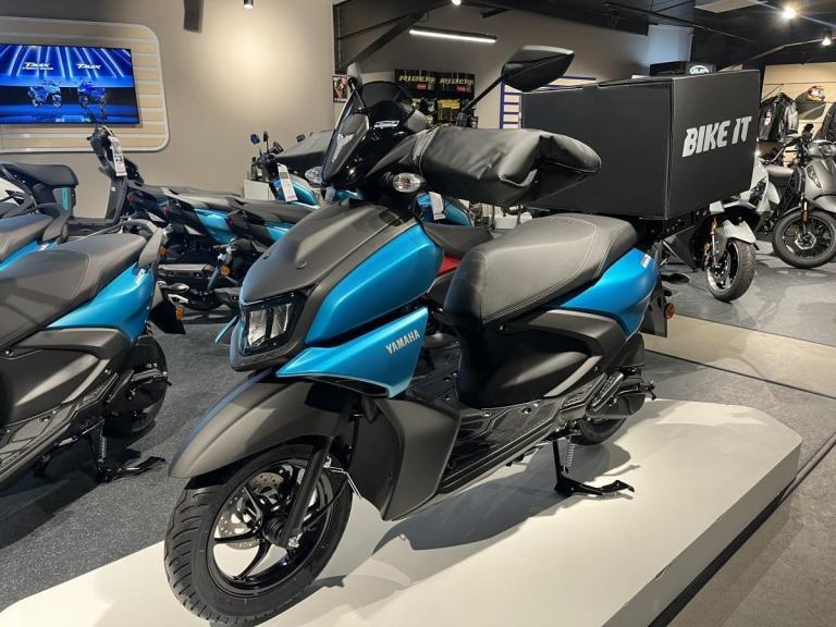 YAMAHA RAYZR 125 MATT CYAN  - FOOD DELIVERY SPEC - 3 YR WARRANTY 