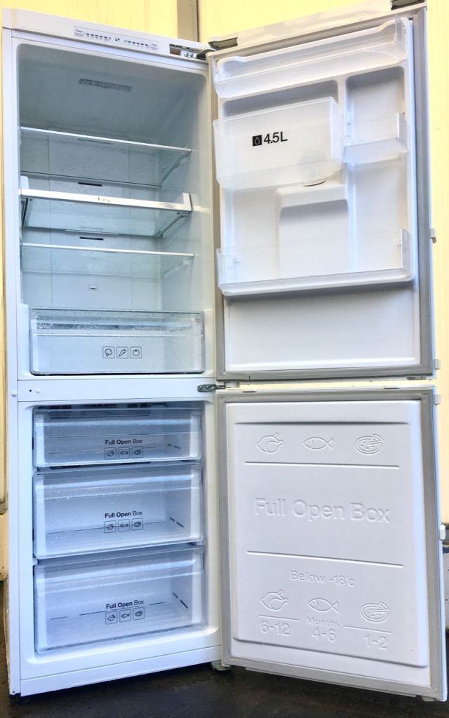 SAMSUNG WHITE ⚪️DIGITAL FROST ❄️❄️FREE FAN ASSISTED FRIDGE FREEZER FREE DELIVERY 