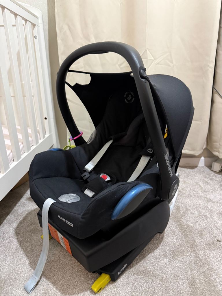 image for Baby Car Seat - Maxi-Cosi Cabriofix i-Size - 2 Piece Bundle