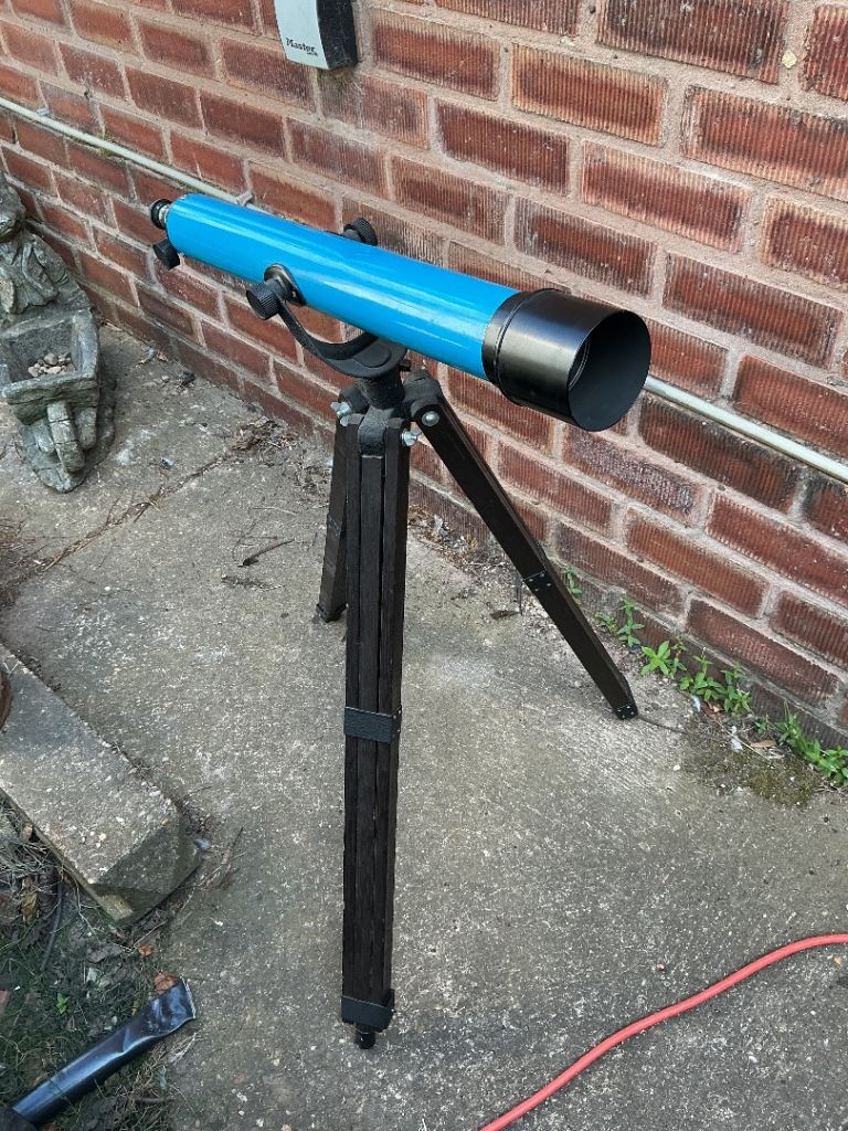 Astral 100 Telescope and Extending Tripod