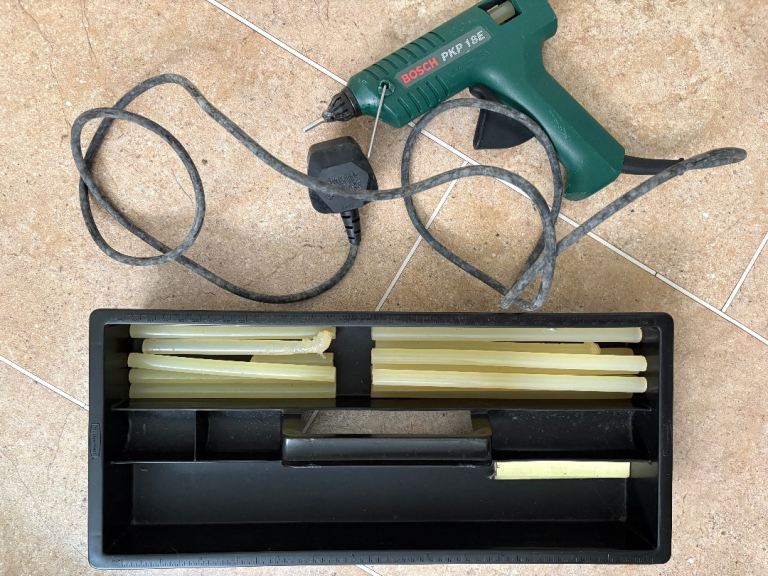 Bosch PKP 18E Glue Gun with Several Glue Sticks 