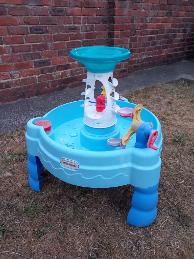 Water table little tikes