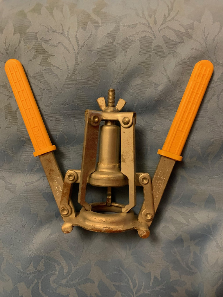 Vintage Inart bottle re-capper.