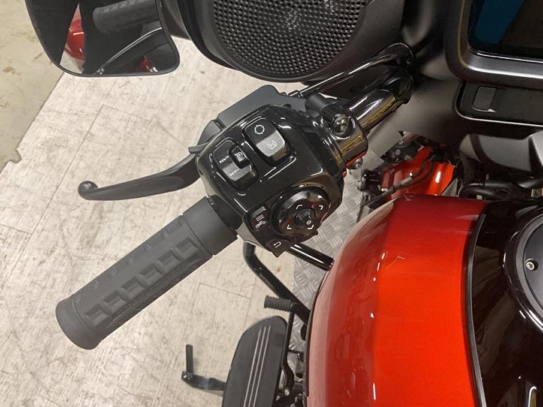 HARLEY-DAVIDSON STREETGLIDE