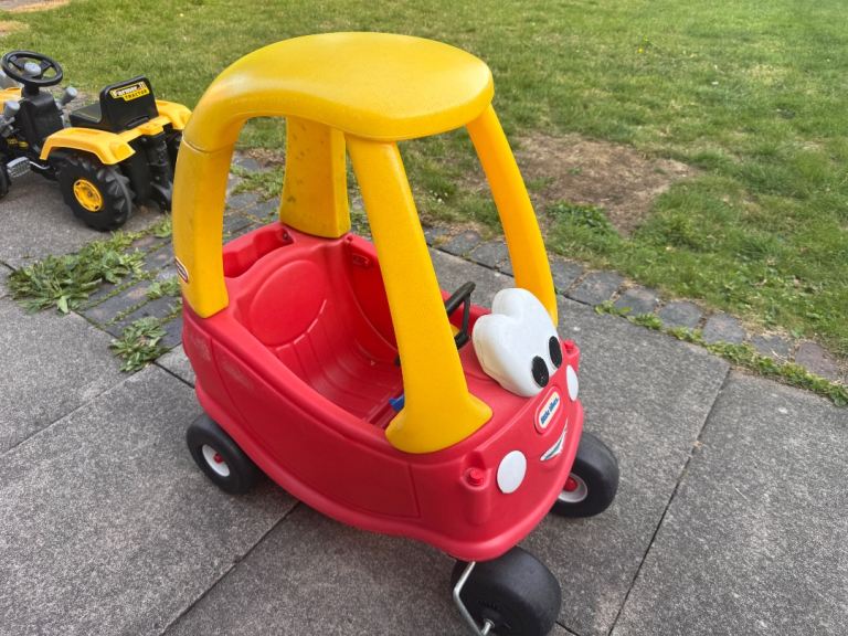 Toy car ride-on