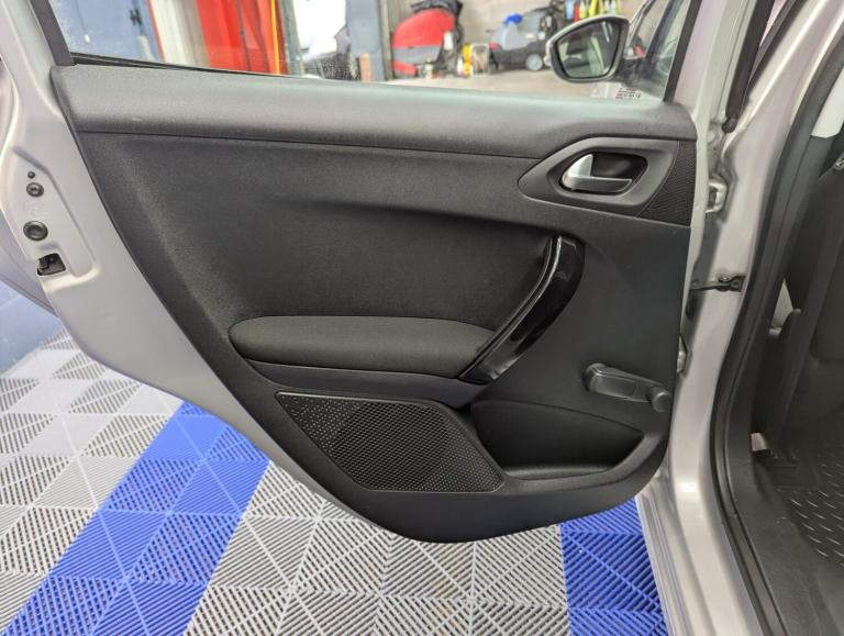 2015 Peugeot 208 1.2 VTi Active 5dr HATCHBACK Petrol Manual