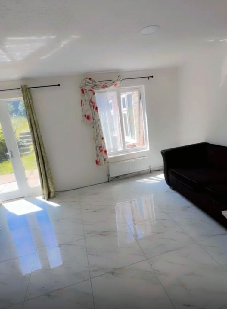 Triple room with private garden and driveway parking included to rent all bills included cippenham