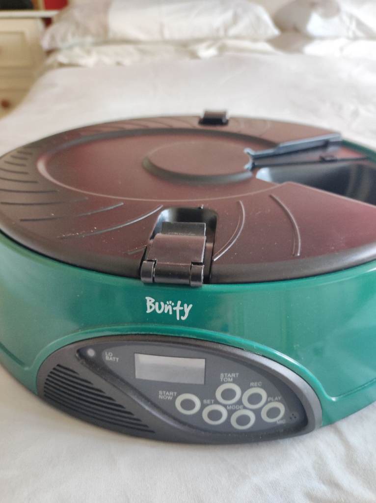 Bunty Automated cat feeder