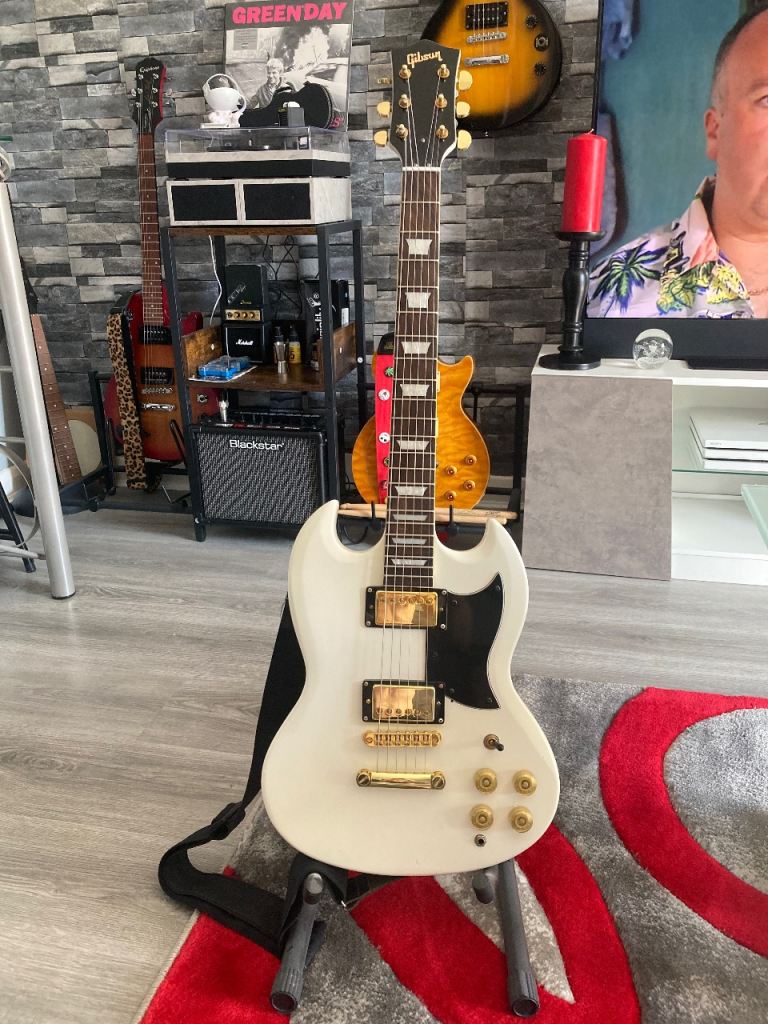 White Gibson SG
