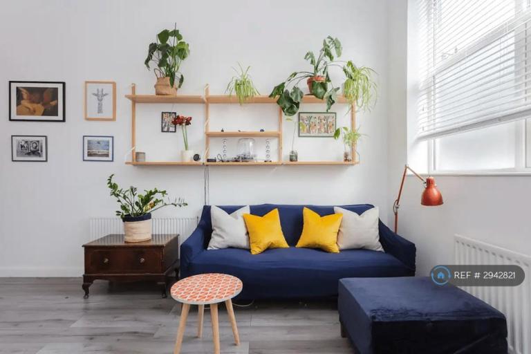 1 bedroom flat in Wendon Street, London, E3 (1 bed) (#2942821)