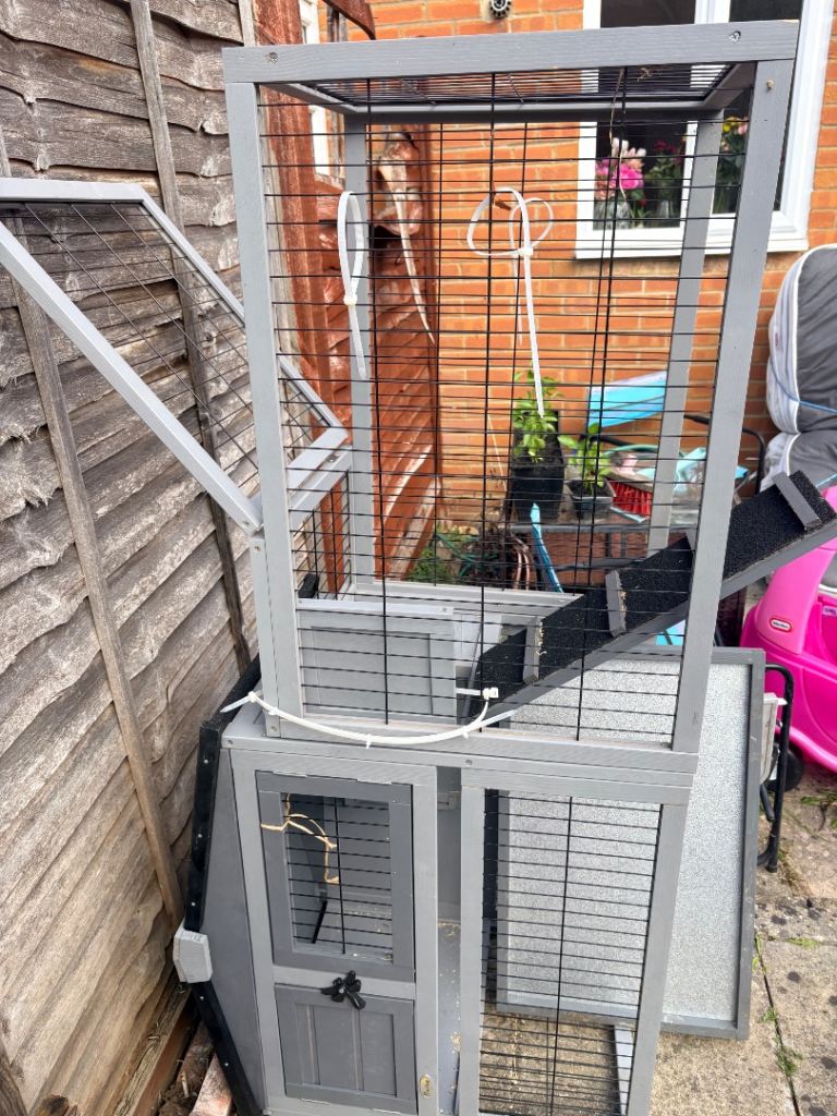 Small Rabbit/ Guinea pig cage with accessories