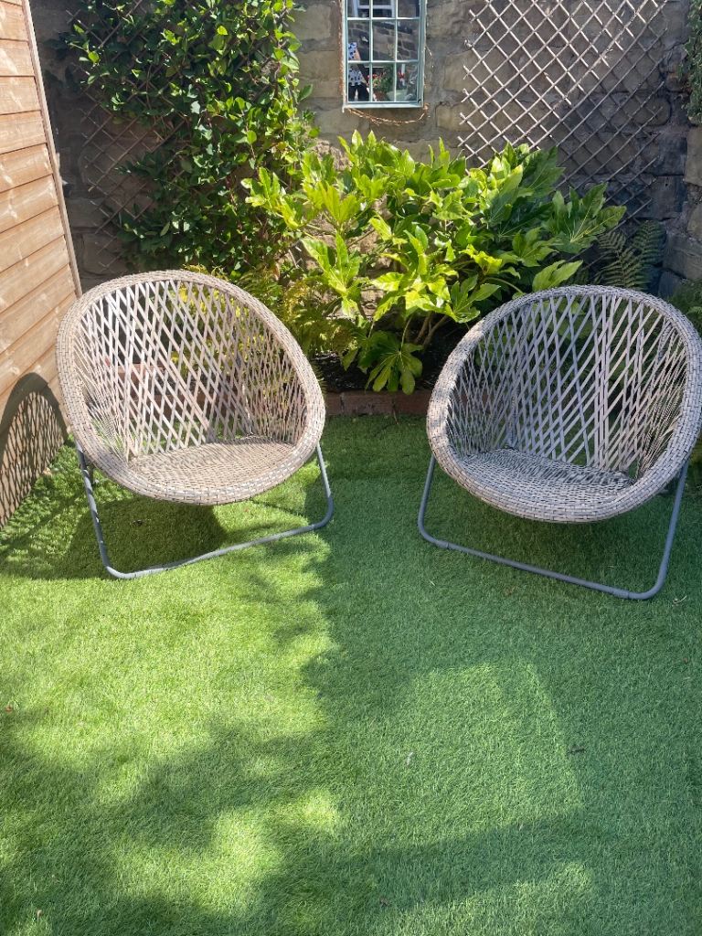 2 rattan garden chairs