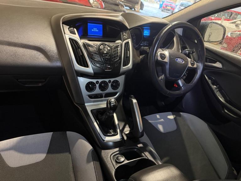 2011 Ford Focus 1.6 125 Zetec 5dr HATCHBACK PETROL Manual