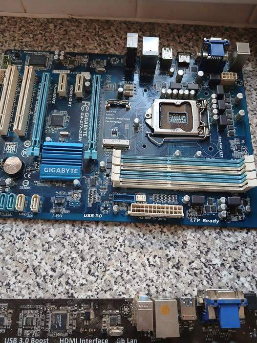 Gigabyte Motherboard - GA-Z77-DS3H Socket LGA1155, Good Condition
