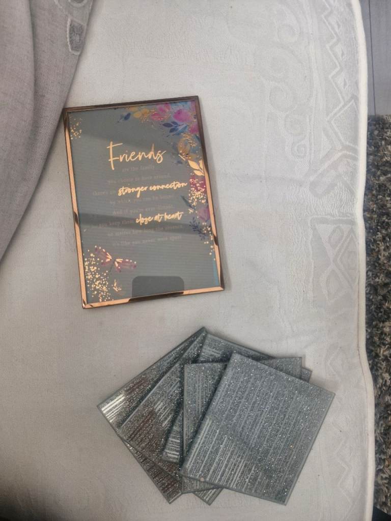 Placemats and friend decoration