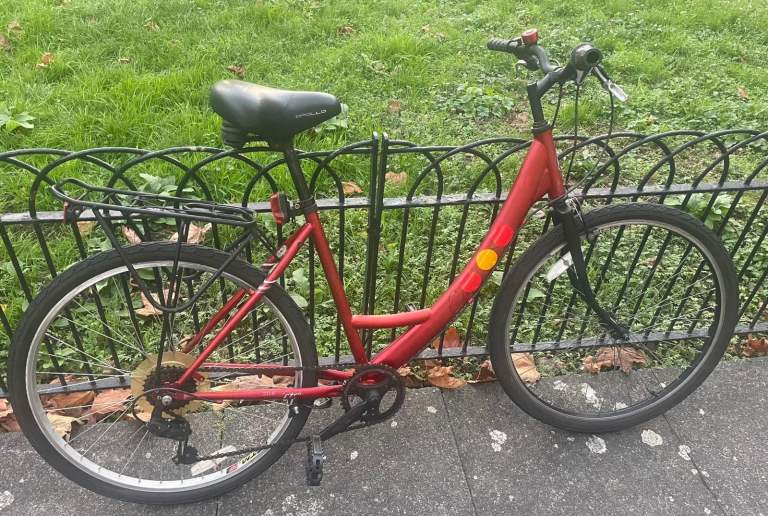 Adult Apollo bike 26 wheel  6 speed in good condition Fully functional 
