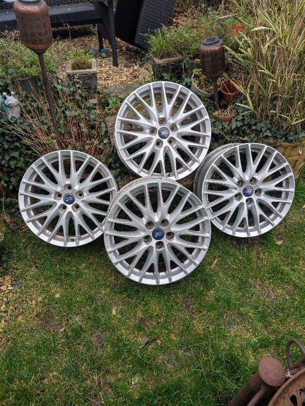 Set of 4 ford 17 inch alloys 
