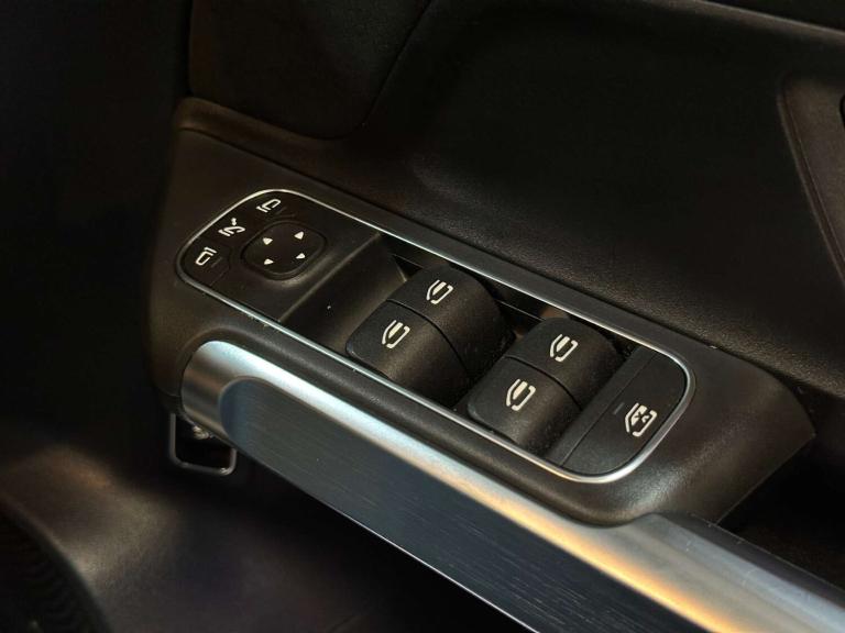 2021 Mercedes-Benz GLB 2.0 GLB 220 AMG Line Premium+ D 4Matic Auto 4WD 5dr SUV Diesel Automatic