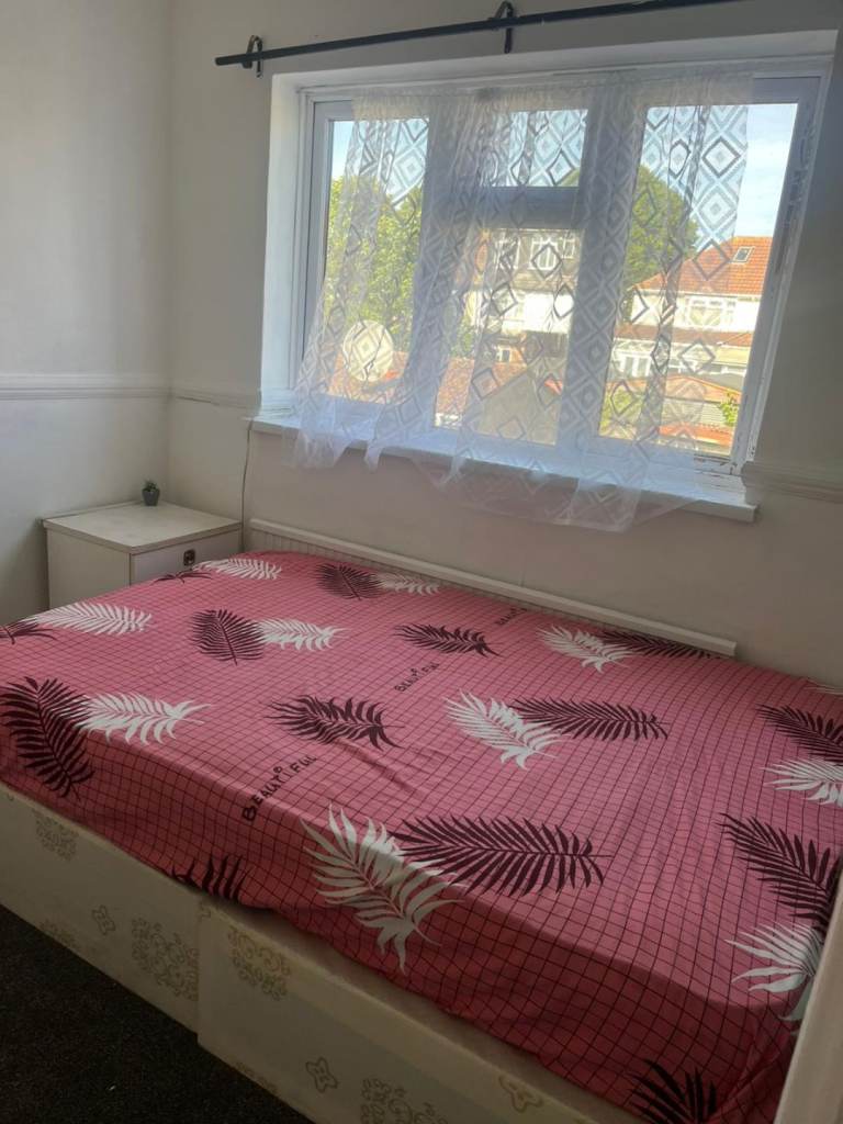 Double room avaliable for rent