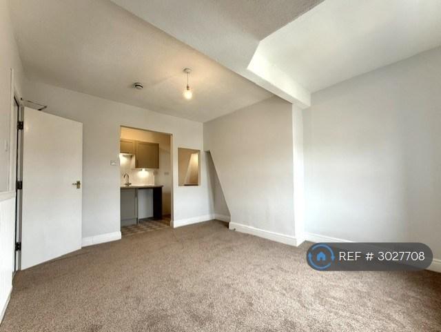 1 bedroom flat in Avallon Avenue, Llandudno Junction, LL31 (1 bed) (#3027708)