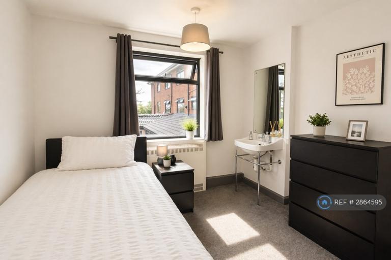 1 bedroom in Reddicap Heath Road, Sutton Coldfield, B75 (#2864595)