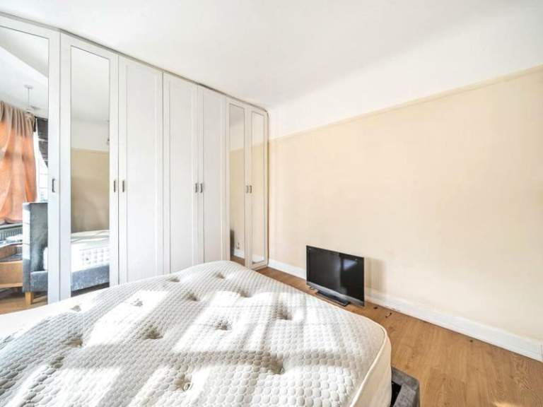 🏚️🔑  GREAT ROOM IN CANNING TOWN 🔑 FOR YOU ! 