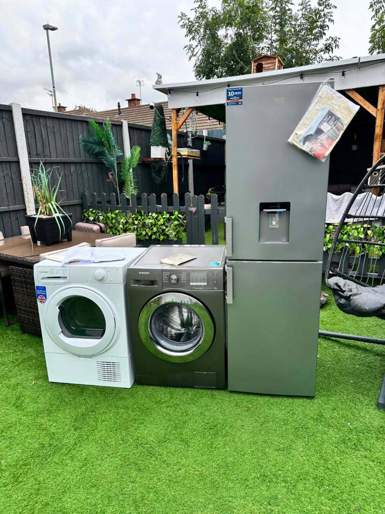FRIDGE FREEZER BEKO FROST FREE DELIVERY AVAILABLE 