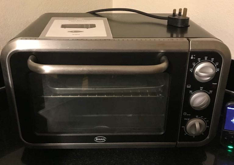 Swan Mini Oven. Black & Silver. 