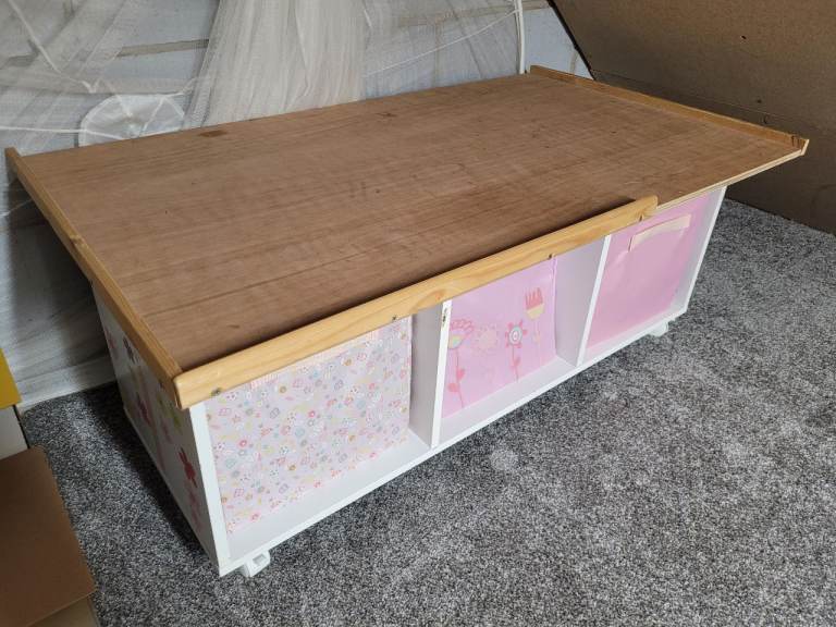 Storage and play table for Lego