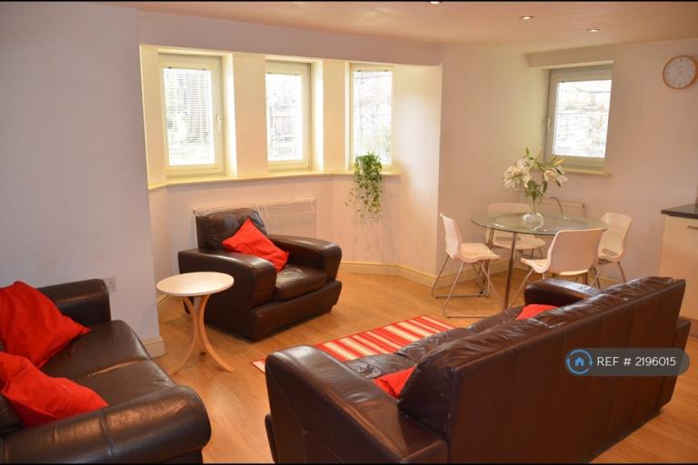 2 bedroom flat in Demesne Road, Manchester, M16 (2 bed) (#2196015)