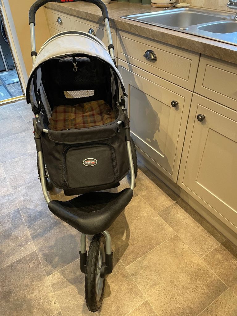 Inno Pet Comfort dog stroller with rain cover and travel blanket 