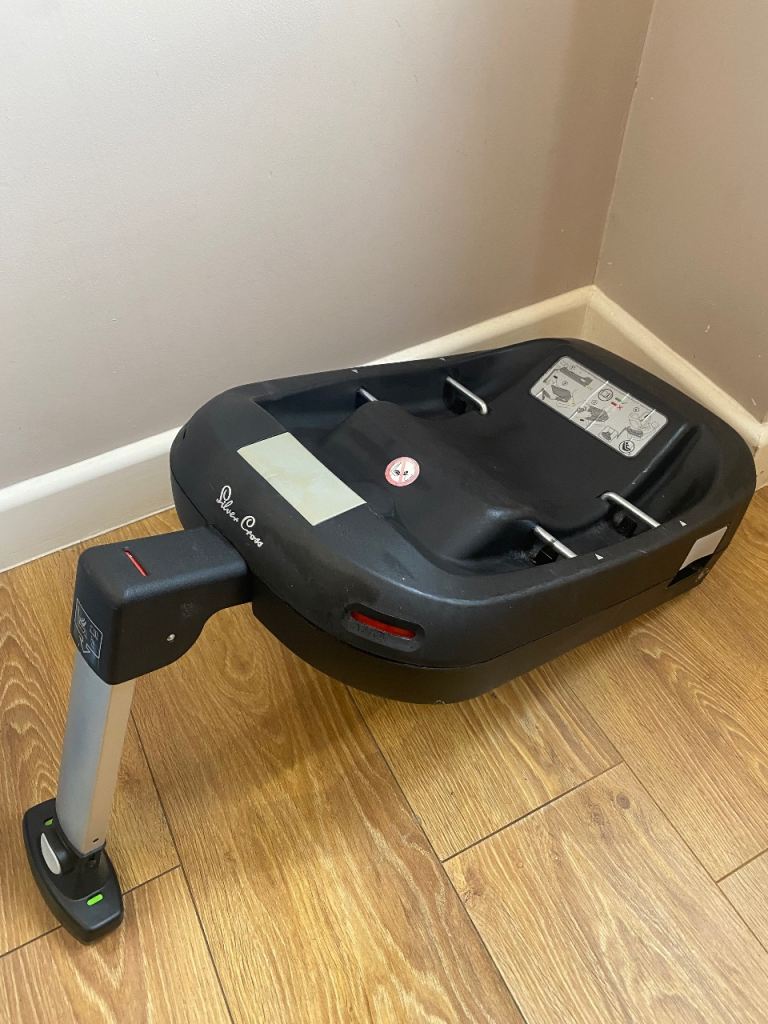 Silver Cross simplicity isofix base and car seat – Good Condition