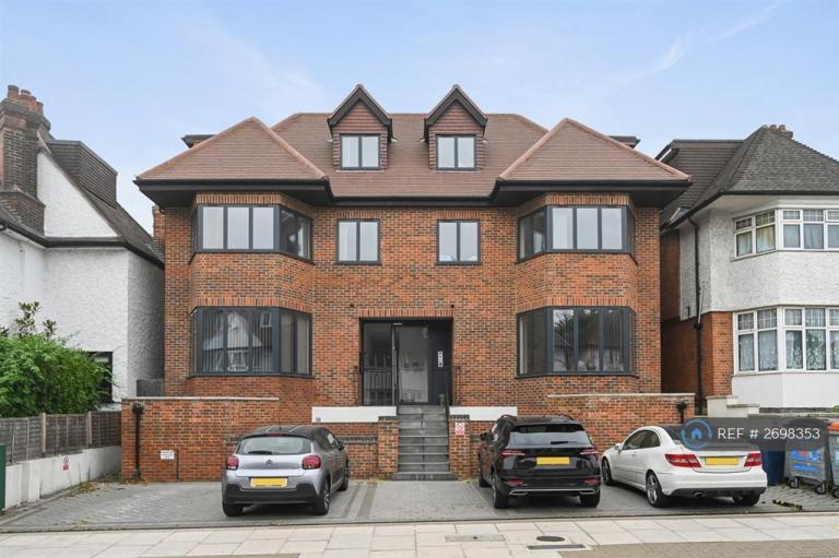 2 bedroom flat in Hoop Lane, London, NW11 (2 bed) (#2698353)