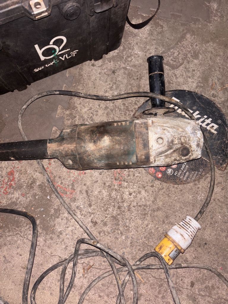 Makita angle Grinder 