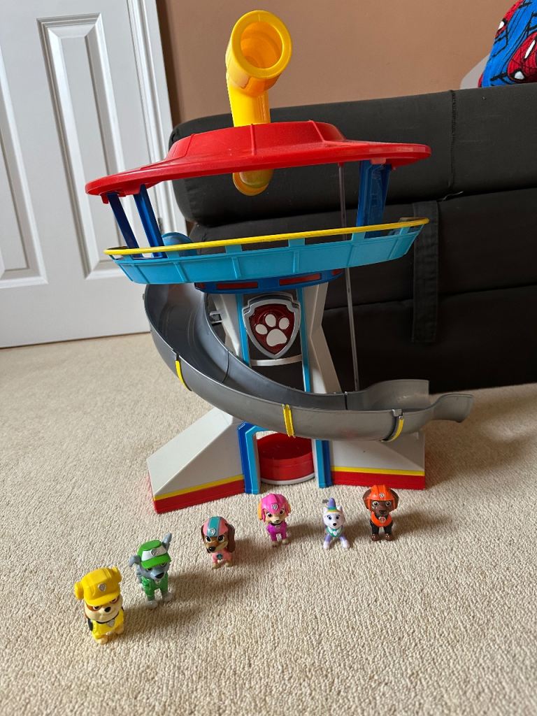 Paw patrol tower with pups