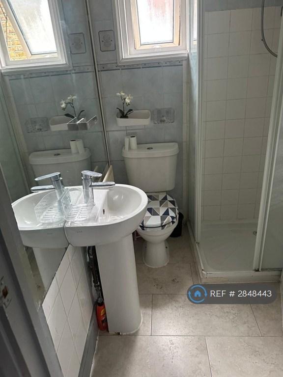 1 bedroom in Carew Road, London, W13 (#2848443)