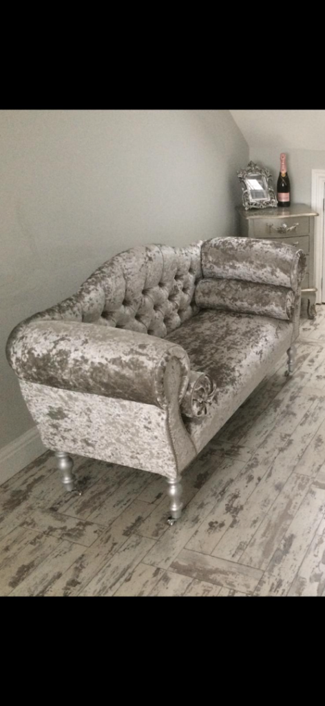 Chases long settee 