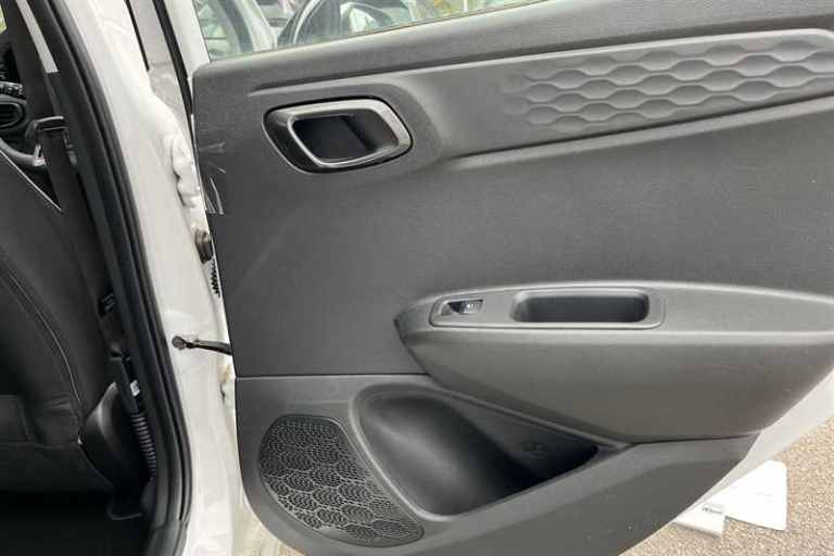 2025 Hyundai i10 1.0 Advance Hatchback 5dr Petrol Auto Euro 6 (s/s) (63 ps) Hatchback Petrol Auto...