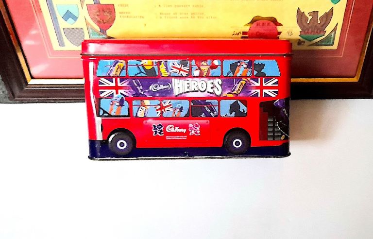COLLECTABLE LIDDED TIN - 2012 LONDON OLYMPIC - CADBURY HEROES BUS 18 x 10 cm GOOD