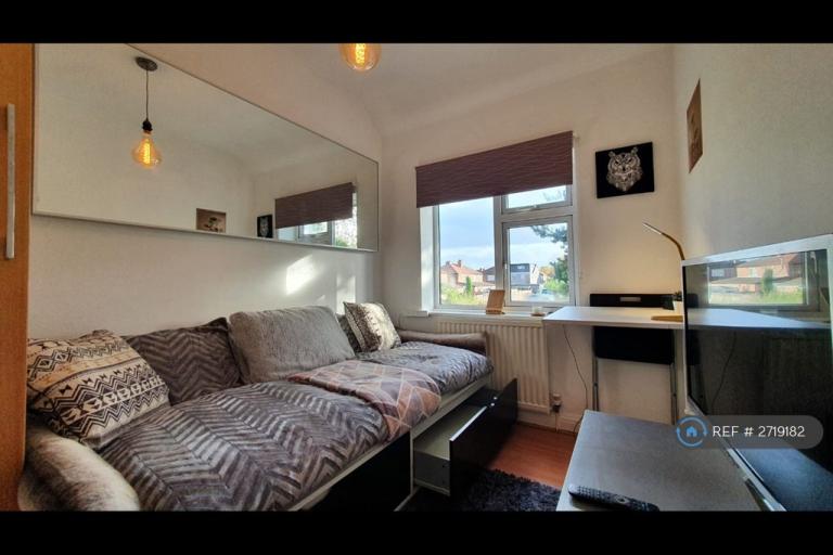 1 bedroom in Burnside Drive, Greater-Manchester-County, M19 (#2719182)