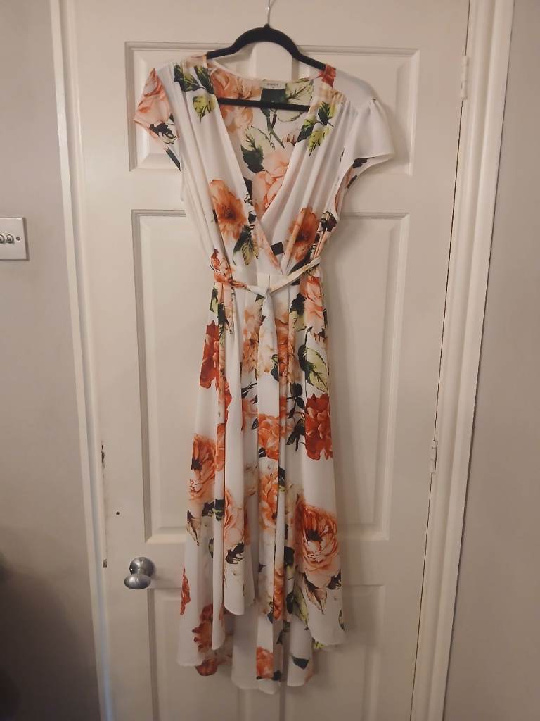 Women's clothing, sizes mainly 14. 17 items in all. 