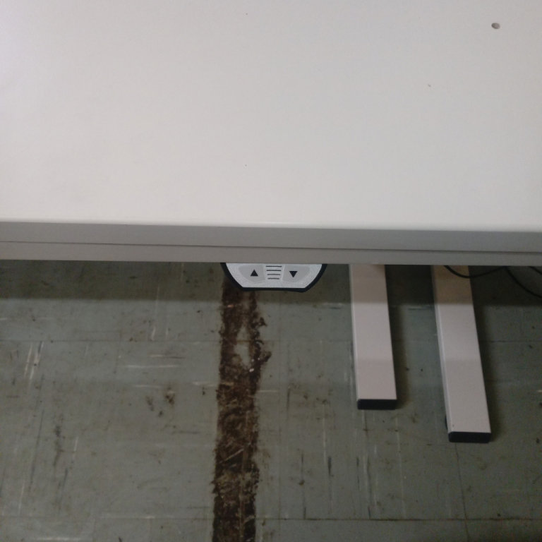 ELECTRIC OFFICE DESK- STEELCASE- BISHOPS STORTFORD 