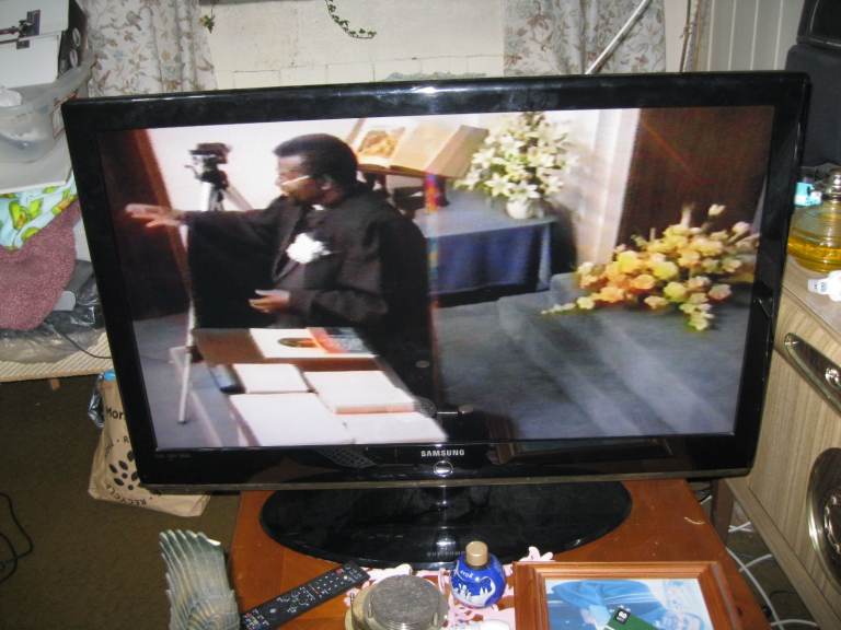 SAMSUNG 40 INCH HD TELEVISION WITH REMOTE AND STAND LE40N87BD GUNNISLAKE PL18 9NA CAN DELIVER