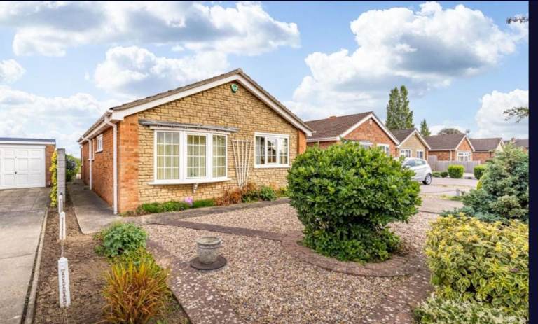3 bed Bungalow for sale 
