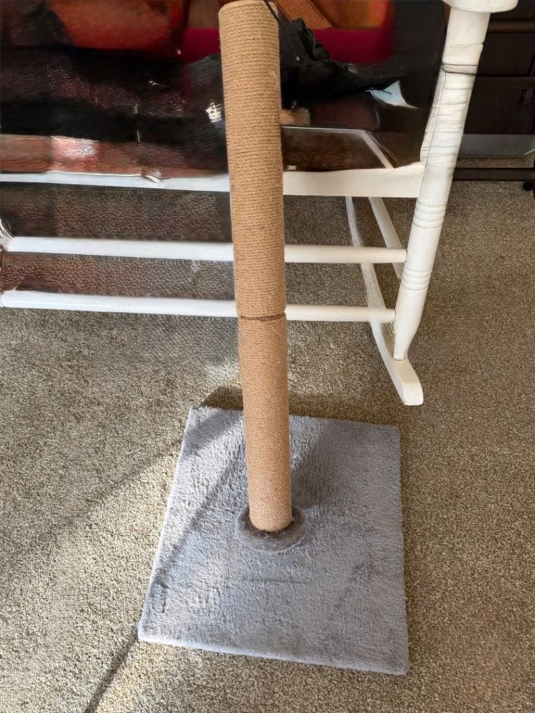 Cat scratching post 