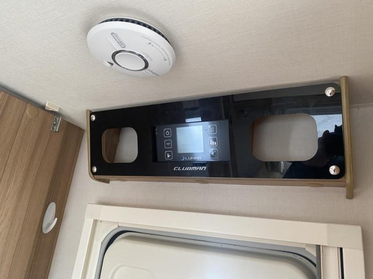 2017 LUNAR CLUBMAN ES LUXURY TOURING CARAVAN