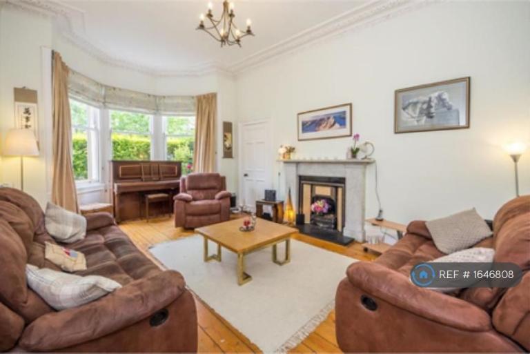 2 bedroom flat in Warrender Park Road, Edinburgh, EH9 (2 bed) (#1646808)
