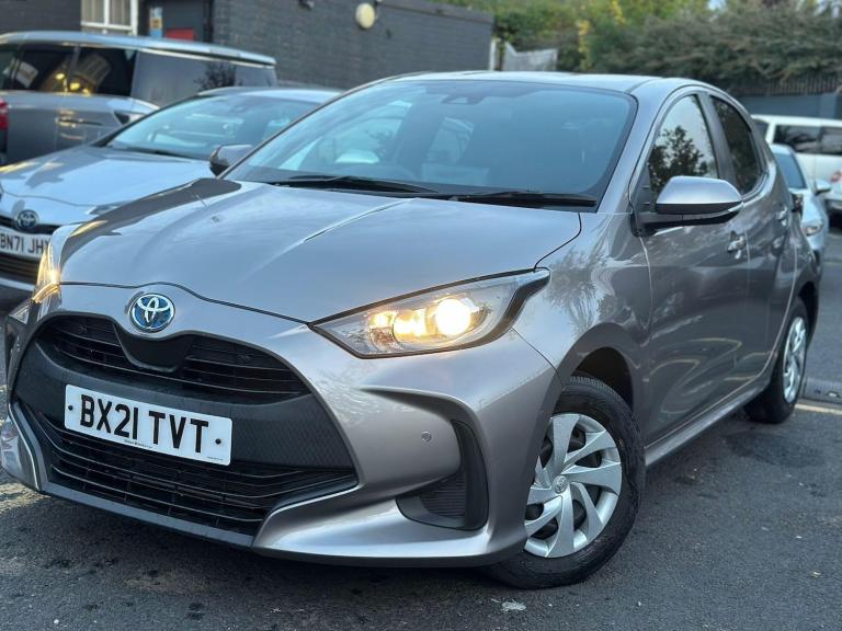 image for  Toyota Yaris 1.5 VVT-h Dynamic Hatchback 5dr Petrol Hybrid E-CVT Euro 6 (s/s) (116 ps) Petrol/El...
