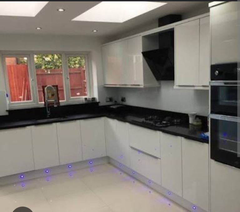 4 bedroom house for rent BD7 area